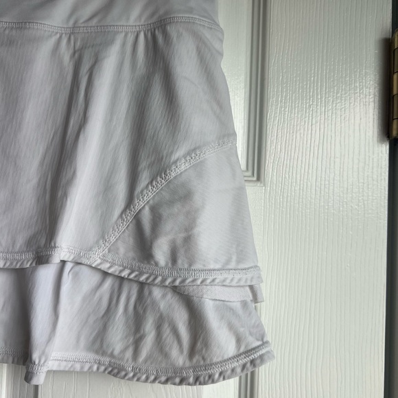 Lululemon rare white ruffle skirt size 6 - Picture 2 of 11